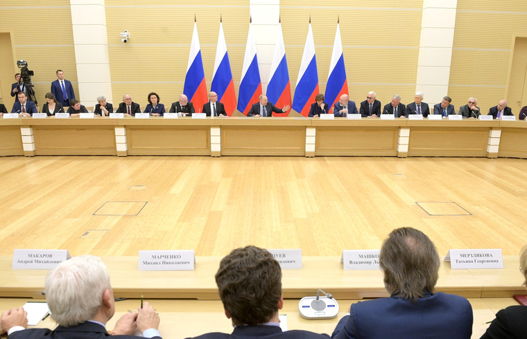 Объяснение от Путина: как можно править Конституцию, а как нельзя