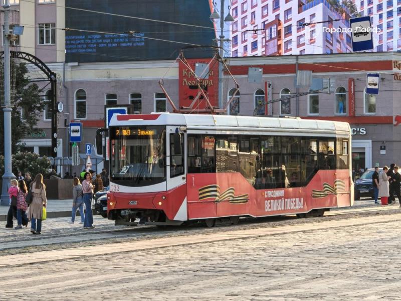 «Мать не против»: подростки в Екатеринбурге стреляли в водителя трамвая и катались «зацепом» — их вызвали на комиссию | Подростков-зацеперов в Екатеринбурге вызвали на комиссию вместе с родителями