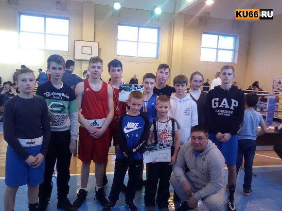 Юные боксеры из Каменска сразились с сильнейшими бойцами Урала и Башкирии в Полевском. Результат отличный – три вторых и восемь первых мест