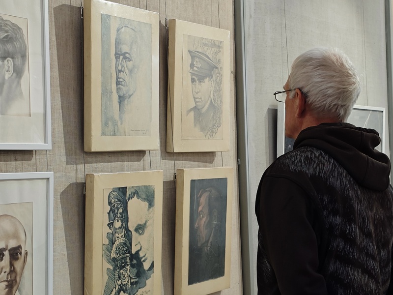 В Каменске-Уральском открыли три выставки подряд и показали неизвестные работы создателя Лося и Пушки | В Каменске-Уральском открылись выставки Владимира Пермякова, Натальи Чильникиной и Елены Темник