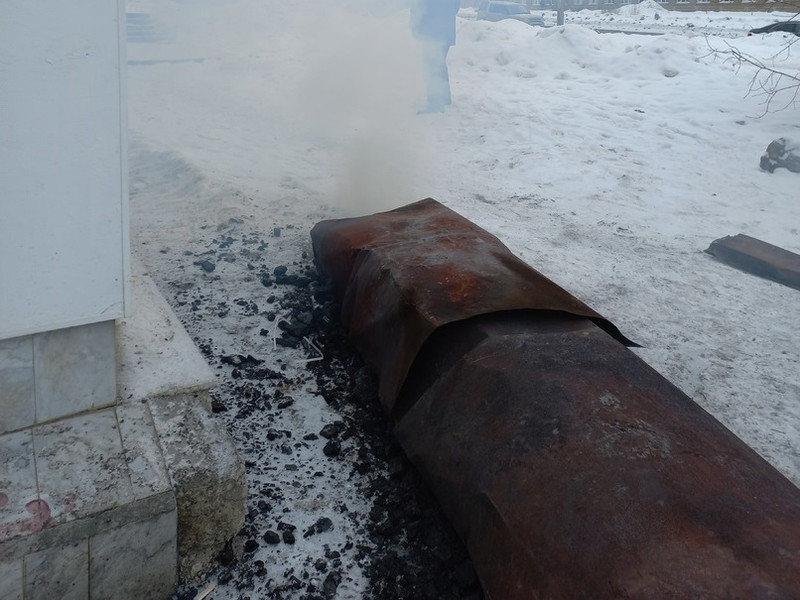 Жители Каменска-Уральского несколько дней задыхаются из-за едкого дыма. Объясняем, в чём виновата зима