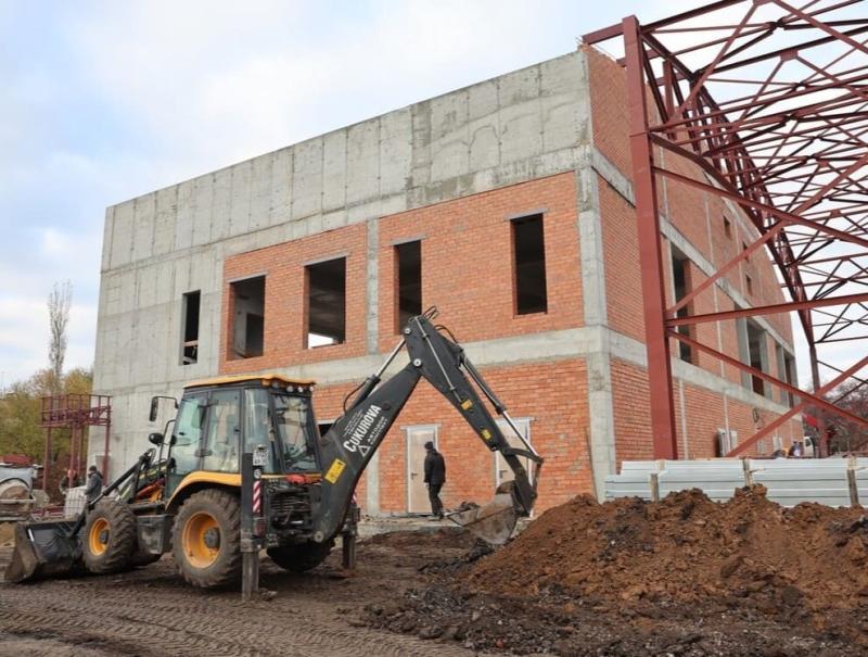 Бег, прыжки и фитнес — всё под одной крышей! Что строят в Каменске-Уральском? | В Каменске-Уральском строят современный спортивный комплекс для легкоатлетов Бег, прыжки и фитнес — всё под одной крышей! Что строят в Каменске-Уральском? | В Каменске-Уральском строят современный спортивный комплекс для легкоатлетов