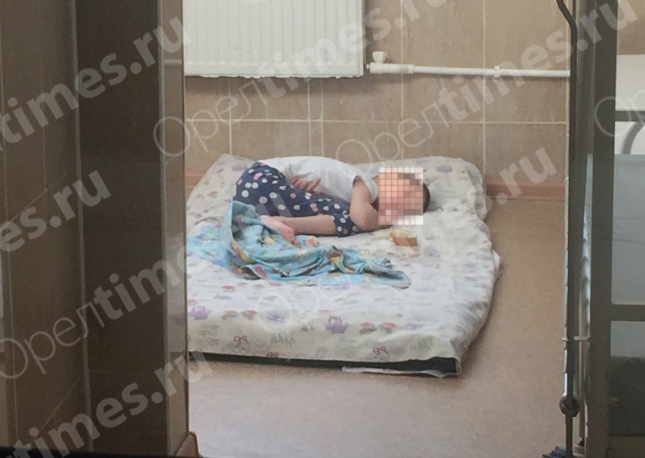 Истощённую девочку-маугли нашли в Орле: Жила в клетке, общалась воем Истощённую девочку-маугли нашли в Орле: Жила в клетке, общалась воем