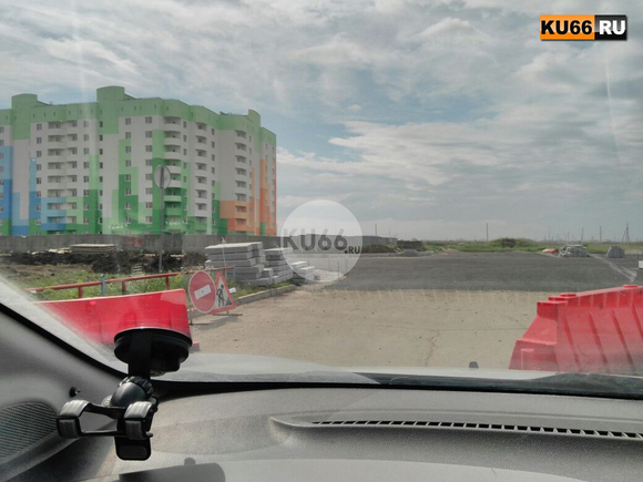 Из-за невнимательных подрядчиков в микрорайоне "Южный" Каменска-Уральского без воды остался многоквартирный жилой дом