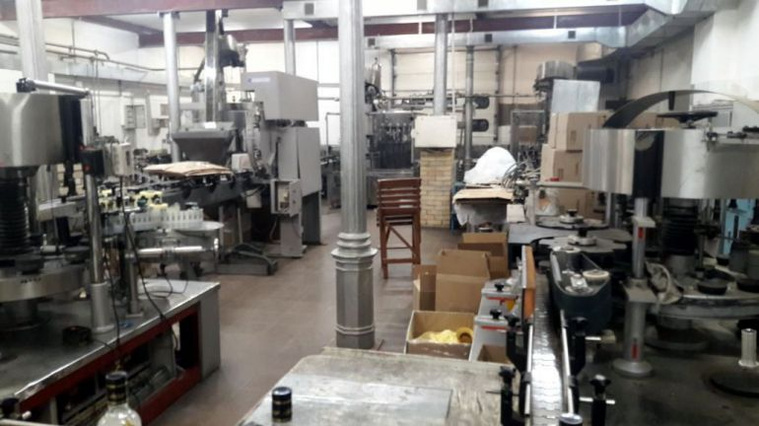 На Урале пенсионерки тайно запустили брошенный ликеро-водочный завод