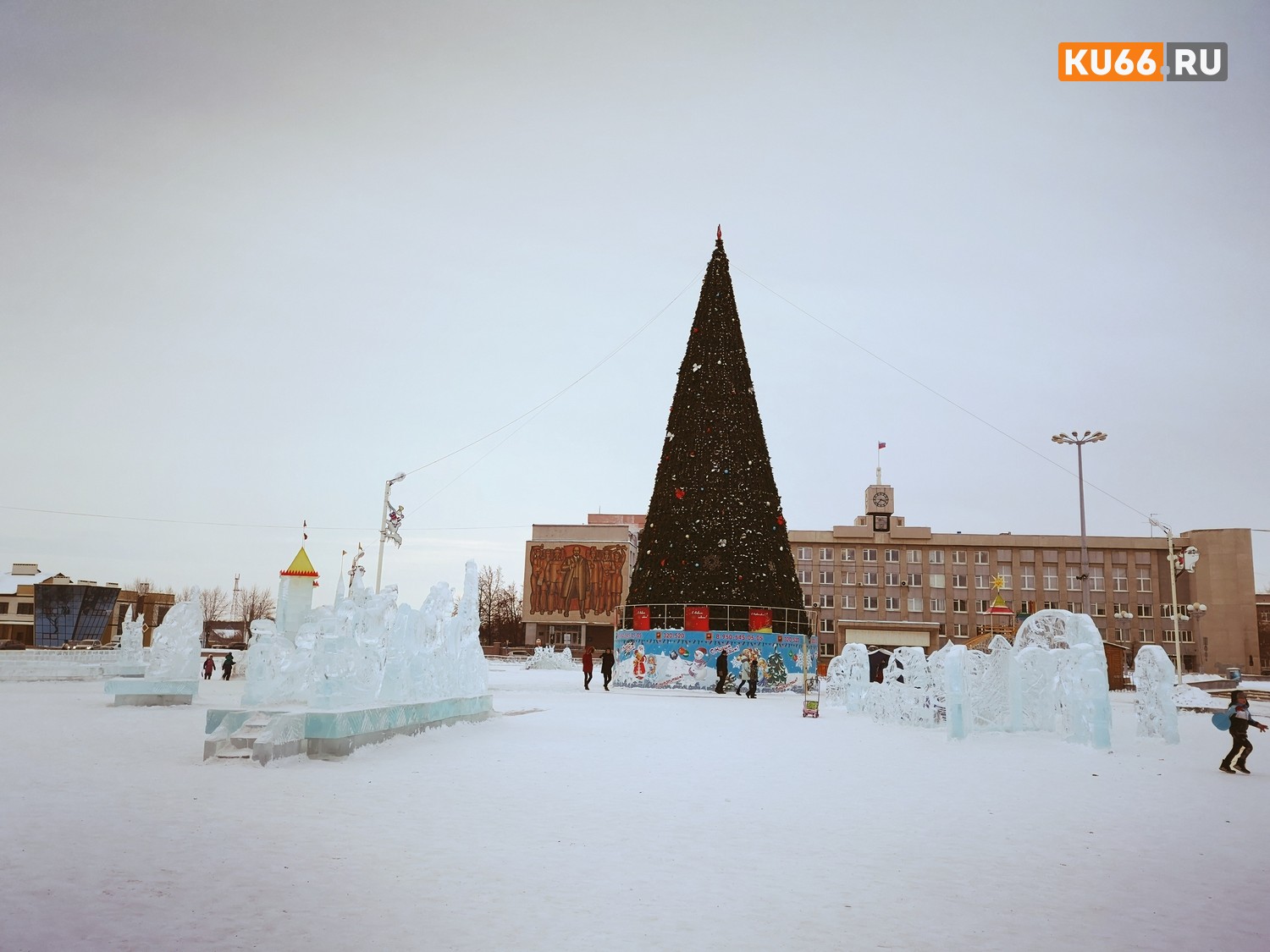 Одна елка, несколько горок. Главный ледовый городок на пл. Ленинского Комсомола в Каменске-Уральском будет посвящен 75-летию Победы в ВОВ