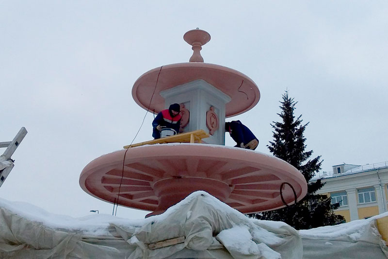 «Ничего не придумано, все реально»: фонтан на пл. Горького в Каменске-Уральском приобрел свой завершенный вид, благодаря пятиметровой чаше