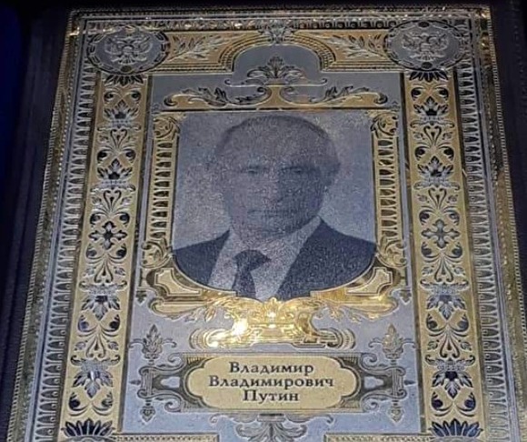 В Пулково стали продавать «иконы» с Путиным