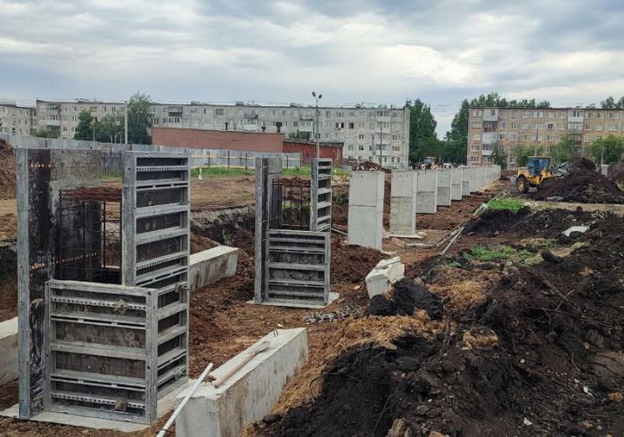 Строительство легкоатлетического манежа идет полным ходом – что ждет спортсменов? | В Каменске-Уральском строят легкоатлетический манеж