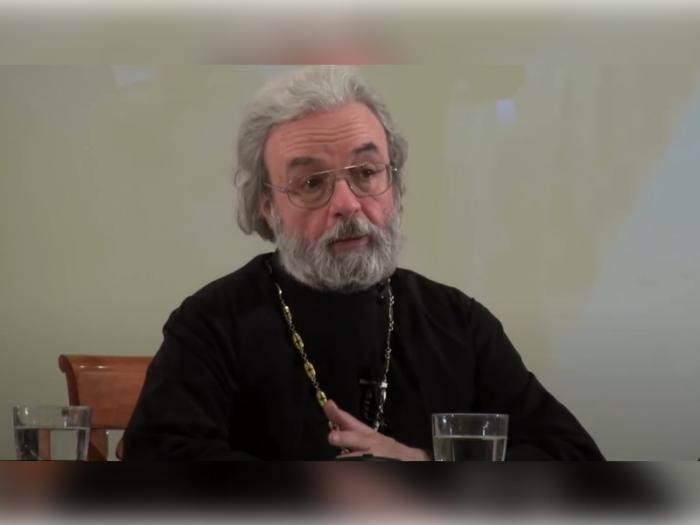 Священники Русской православной церкви обвинили учёных в безбожии из-за одной буквы | РПЦ считает написание слова бог с маленькой буквы проявлением неуважения