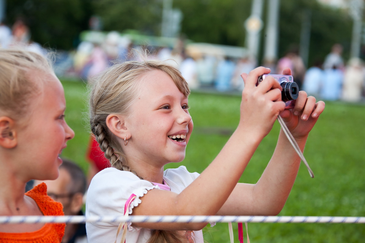 Жителей Каменска зовут поучаствовать в фотовыставке к Дню города «В объективе целый мир». Что сделать, чтобы показать свои художества?
