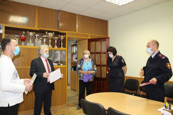 Писали прозу и поэзию: ветеранов полиции Каменска позвали на литературный конкурс. Те не отказались. Говорят, муза пришла на пенсии...