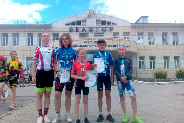 Молодые спортсмены из Каменска-Уральского завоевали три медали на первенстве области по велоспорту