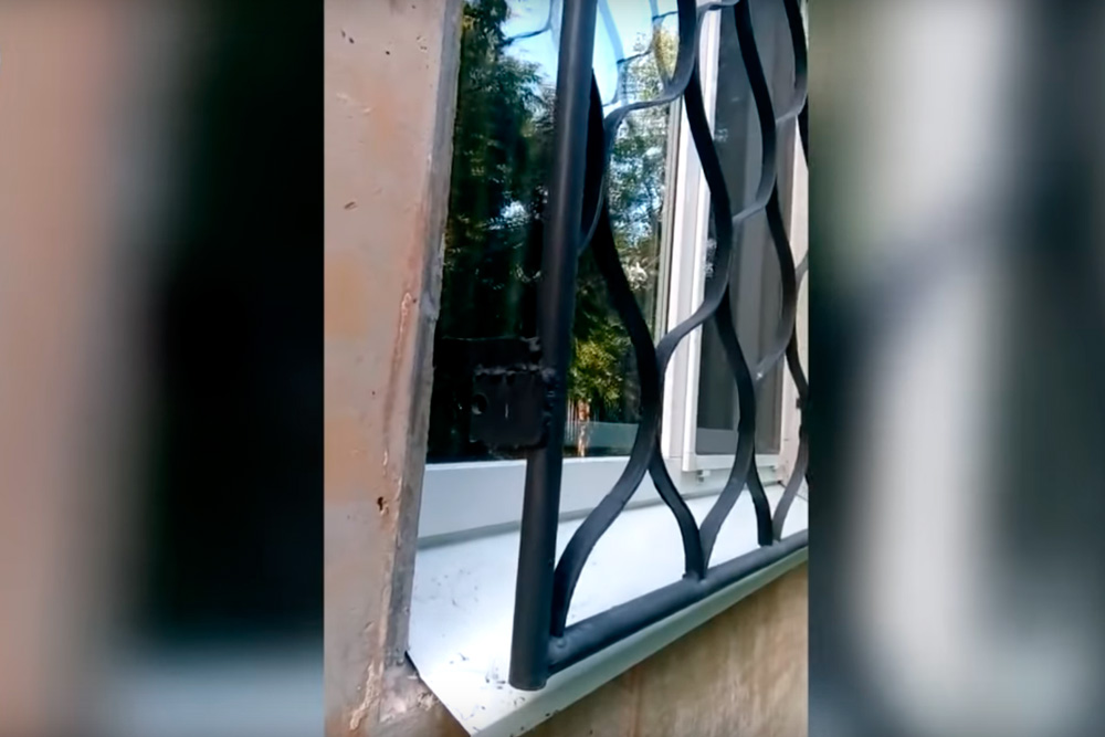 Дико орала, угрожала «придушить». Из-за бурной проверки домашнего задания жительницу Каменска-Уральского чуть не лишили родительских прав