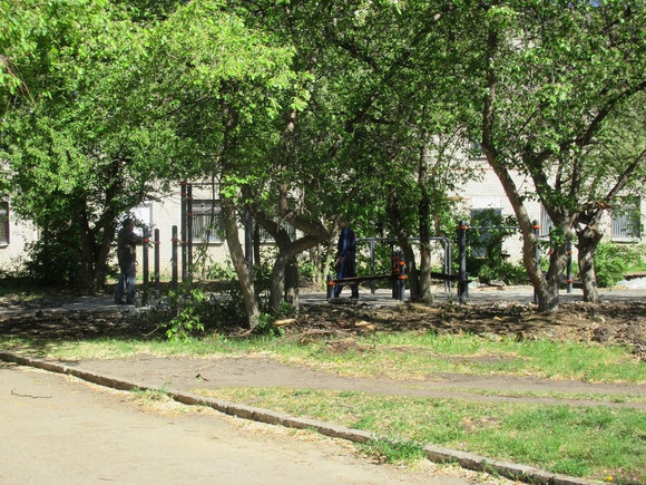 У подростков появилось еще одно место для занятий уличной гимнастикой в Каменске-Уральском – площадку ребята еле дождались!