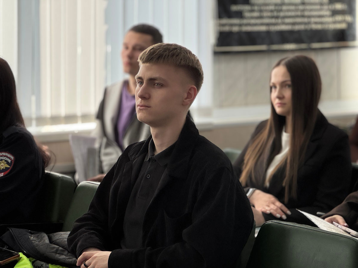 В Каменске-Уральском ветераны полиции провели встречу с молодыми сотрудниками | В полиции Каменска-Уральского прошла встреча поколений сотрудников