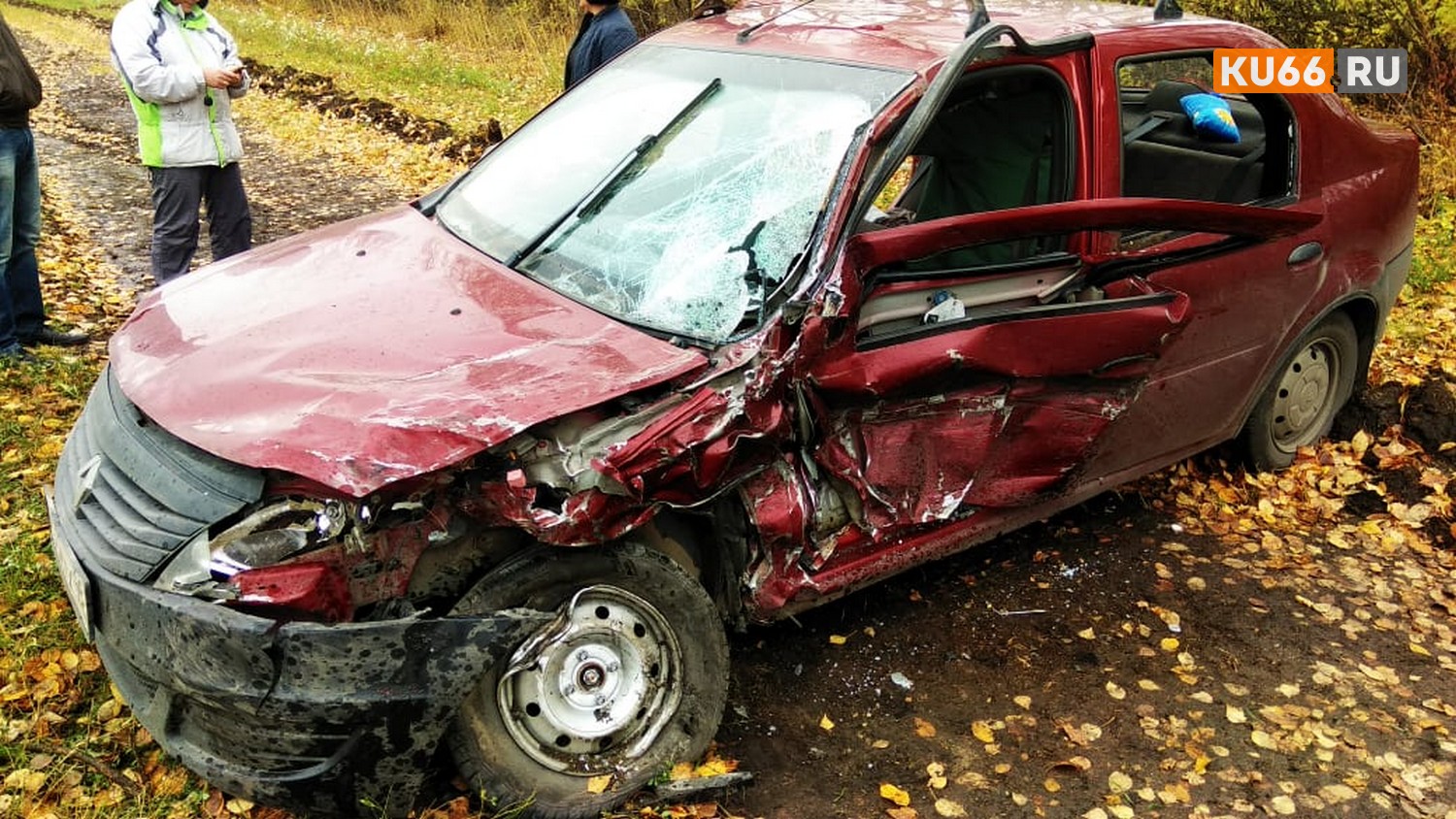 На трассе между Екатеринбургом и Каменском-Уральским внедорожник протаранил легковушку. Пострадали четверо, двое из которых – маленькие дети