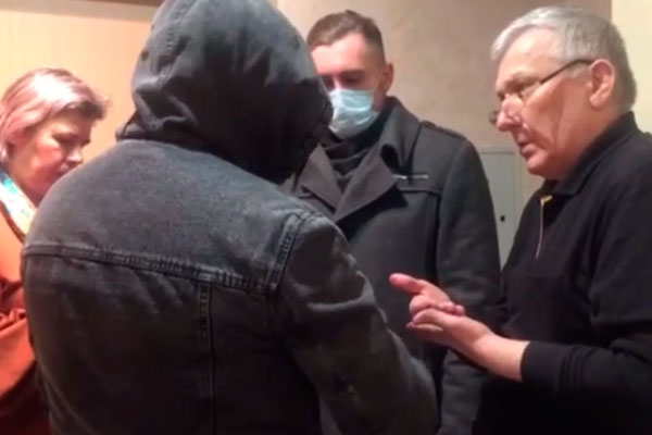 КПП: в Нижнем Новгороде чеченские силовики похитили жену федерального судьи