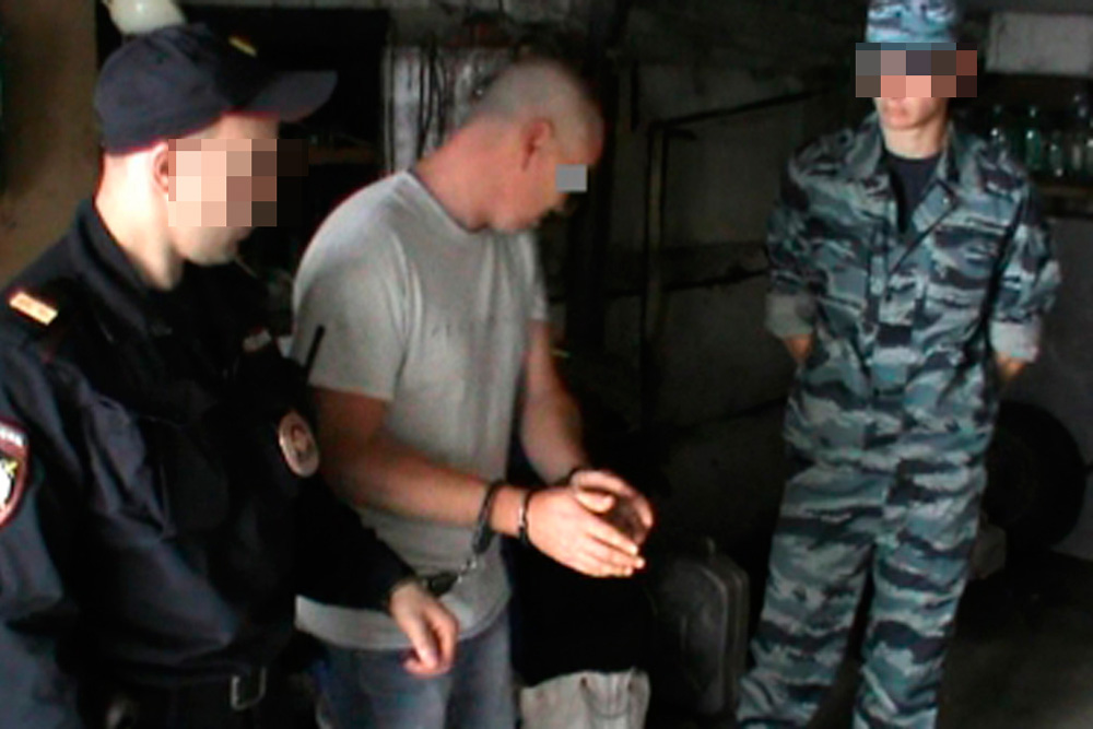 Вооружившись металлическим прутом, ударил по голове, а тело спрятал: жуткие детали убийства в Каменске-Уральском. Подозреваемый за решеткой