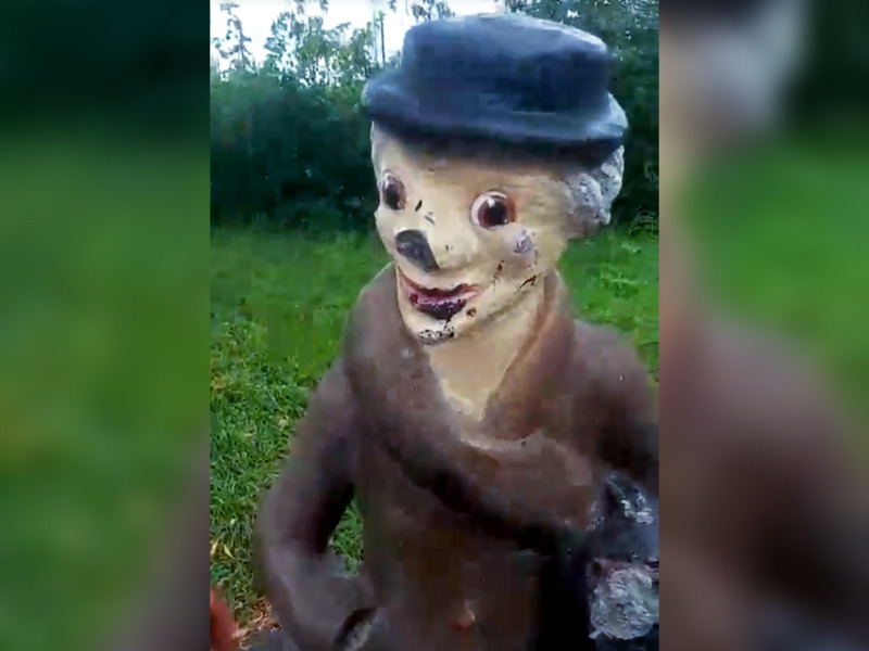 «Шапокляк уже без носа»: каменские вандалы разгромили скульптуры парка «Берендеевка» | В Каменске-Уральском разгромили скульптуры — из них торчит арматура