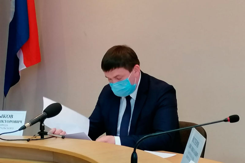 В Каменск-Уральский приехали не все туристы из-за рубежа, «семерка» и «девятка» вернулись на маршруты, а случаев коронавируса пока нет