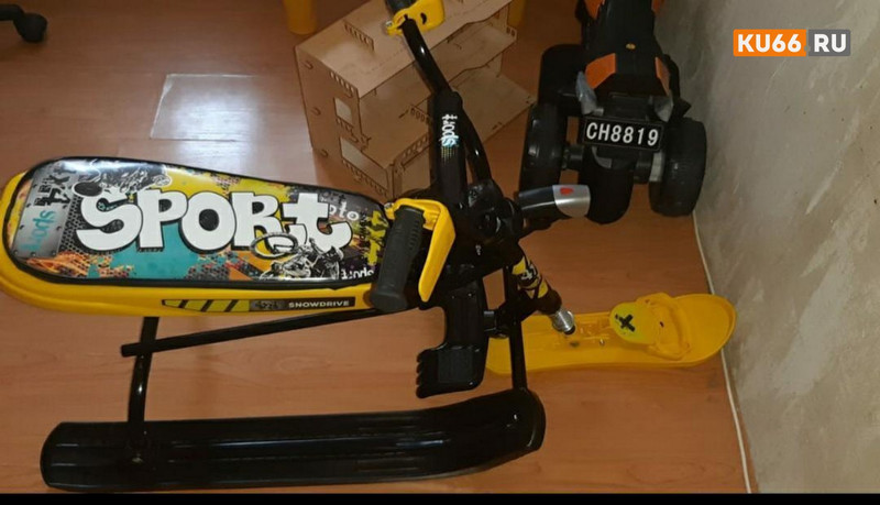 Очередная пропажа: из подъезда дома по проспекту Победы в Каменске-Уральском у беспечного хозяина неизвестный забрал снегокат