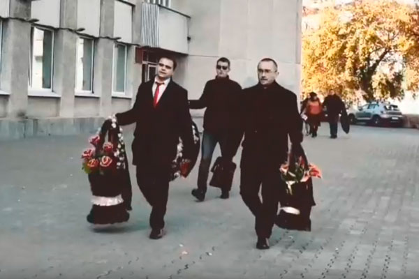 Активисты КПРФ похоронили выборы в Каменске-Уральском, обвинив партию власти в политическом бандитизме. «Надо менять избирательную систему»