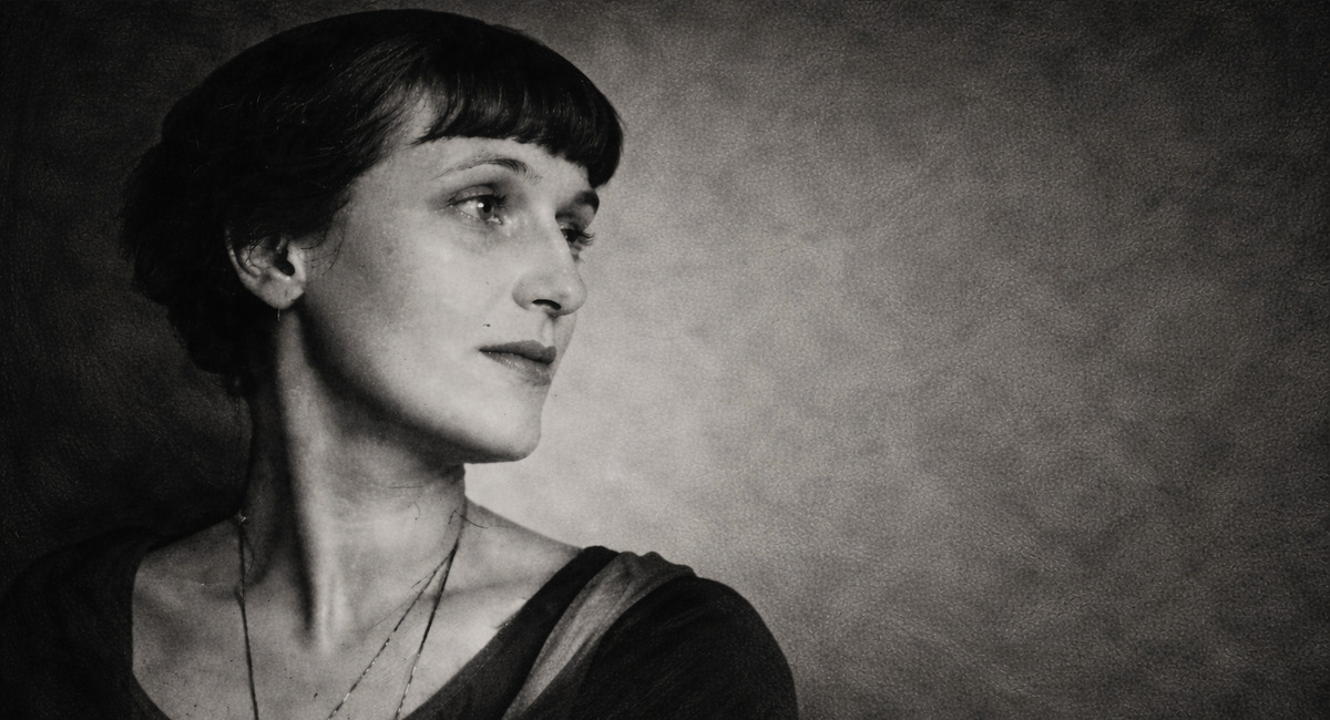 Почему мы жалеем о прошлом: пронзительное стихотворение Анны Ахматовой, которое исцеляет душу