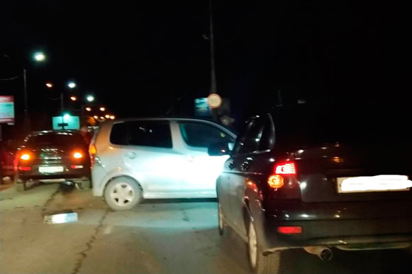 Накануне вечером в Каменске-Уральском столкнулись две легковушки. Виновник не держал дистанцию!