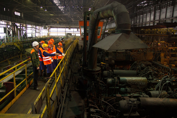 «Впечатляют масштабы»: студенты УрФУ увидели производство СинТЗ изнутри