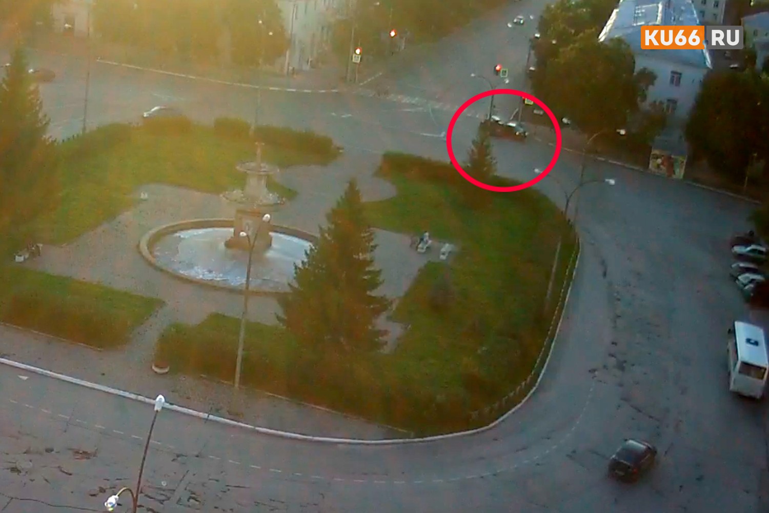 Не уступил и поплатился... Два автомобиля Skoda – кроссовер и лифтбэк – не поделили дорогу на перекрестке в Каменске-Уральском