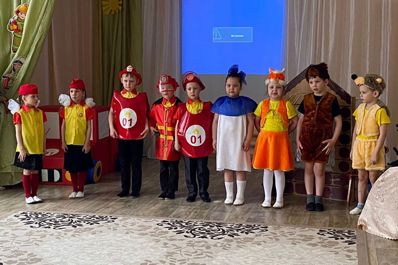 В Каменске-Уральском детсадовцев посвятили в юных пожарных