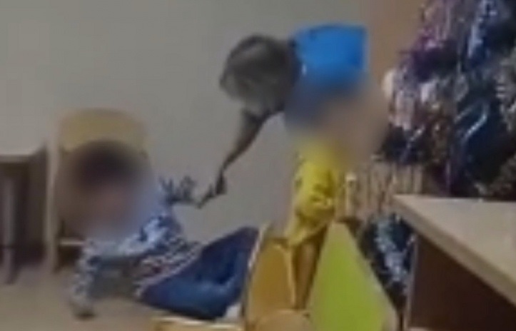 Медсестра больницы в палате избила больного ребенка. Следственный комитет начал проверку Медсестра больницы в палате избила больного ребенка. Следственный комитет начал проверку