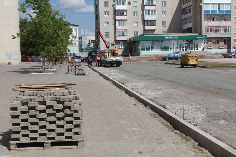Не только автомобилистам радоваться! Этим летом в Каменске-Уральском обновляют 44 тыс. квадратных метров тротуаров