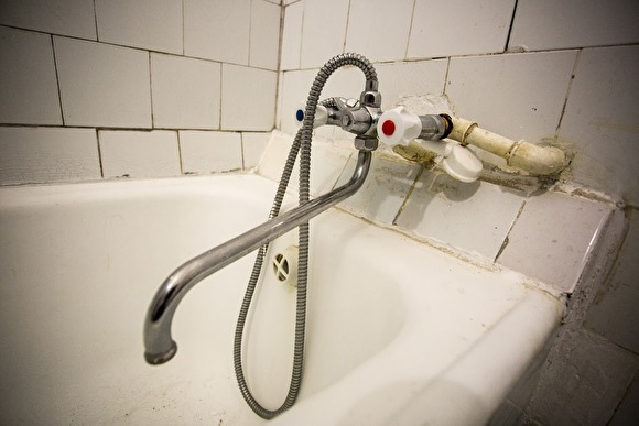 В Свердловской области 11-летняя девочка погибла, уронив телефон в ванну