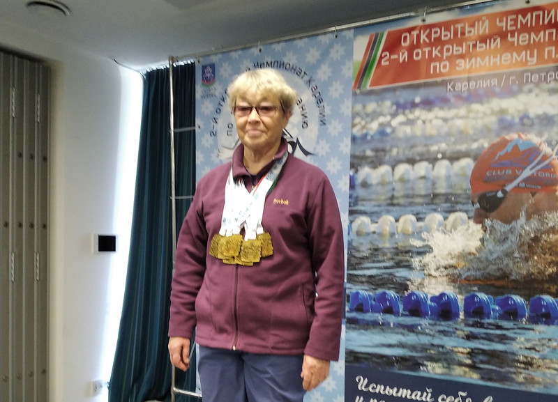 Не дала шансов соперницам. Спортсменка из Каменска-Уральского блестяще выступила на Чемпионате России по зимнему плаванию в Петрозаводске