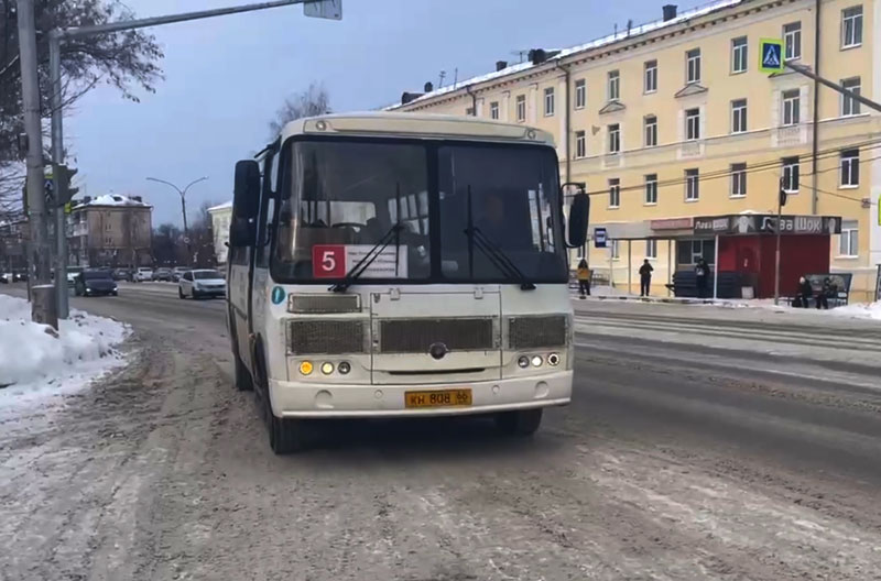 В Каменске-Уральском автобус № 5 начал встречать пассажиров электрички на станции «Соцгород» | Изменился график движения автобуса № 5 в Каменске-Уральском