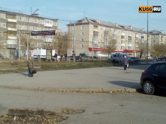 В Каменске-Уральском сотрудница конвойной службы выпала на ходу из автозака и разбила голову. ФОТО