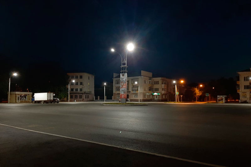 Почти миллион рублей тратят из бюджета Каменска-Уральского на светодиодные фонари - они уже светят на площади Беляева и пешеходниках