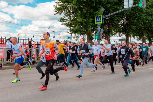 В центре Каменска-Уральского прошел благотворительный забег «Бежим с добром»