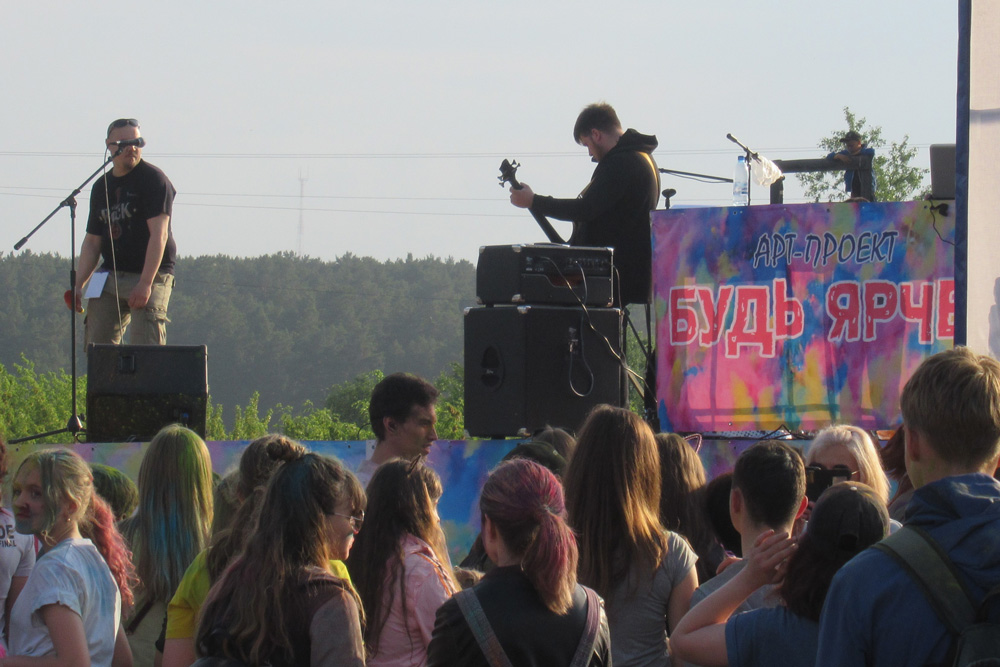 Власти Каменска спросили у людей, как организовать и провести День молодежи на мототрассе «Юность». Ребята не поскупились на идеи...