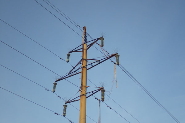 В Свердловской области энергетики «Россети Урал» приступили к тестированию новых экспериментальных изоляторов