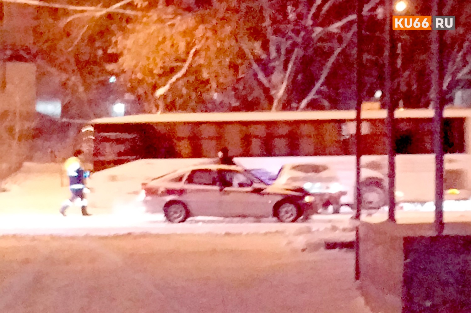 «ВАЗ» и Opel сошлись на улице Алюминиевой в Каменске-Уральском. Что стало причиной? Как обычно, дистанция...