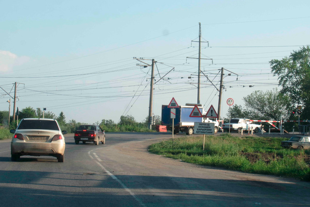 Через десять дней закроют ж/д переезд близ Нового Завода. Автобусы и экстренные службы будут пропускать без помех. Остальные – в объезд