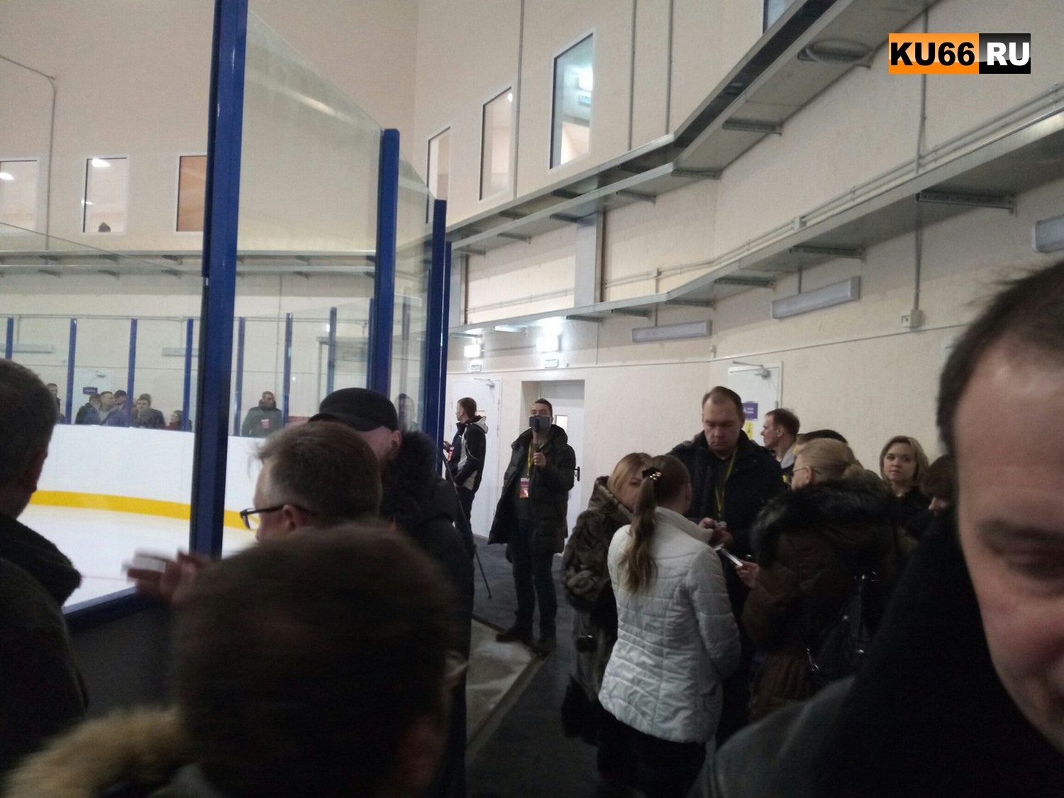 ПРЯМАЯ ТРАНСЛЯЦИЯ открытия катка «Каменск Арена» в Каменске-Уральском: ждем губернатора, парковка битком...