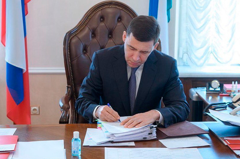 Не должно быть толкучки, и маски обязательны. Губернатор разрешил открыться магазинам с отдельным входом площадью до 400 «квадратов»