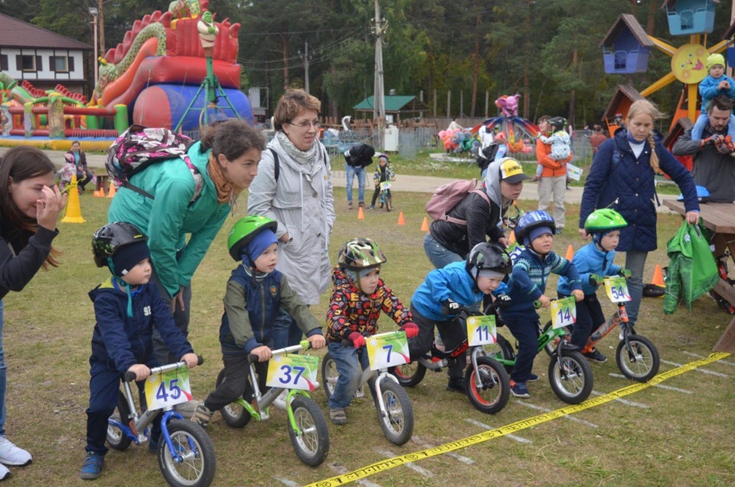 Борьба «колесо в колесо»: в Екатеринбурге прошел Чемпионат по беговелам – среди медалистов дети из Каменска-Уральского
