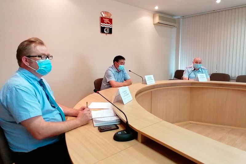 «Наберитесь терпения». В Каменске-Уральском три новых случая коронавируса, а жители жалуются, что не могут записаться на приемы к врачам