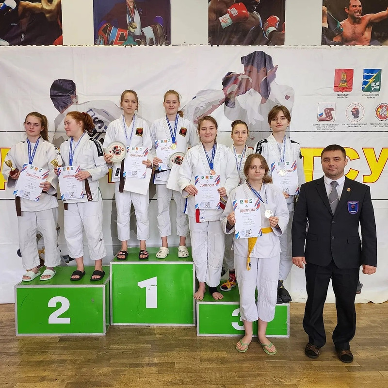 Спортсмены из Каменска-Уральского привезли медали с соревнований по джиу-джитсу