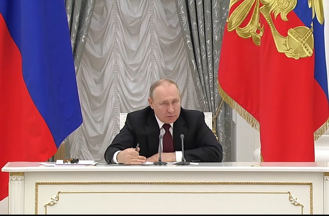 Госдума разрешила Путину замораживать счета россиян в банках